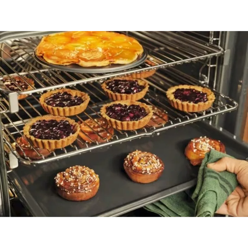 Einbau-Elektrobackofen Electrolux LOE8H39Z — 72 l, pyrolytisch, Heißluft, Grill, TFT-Display, A+