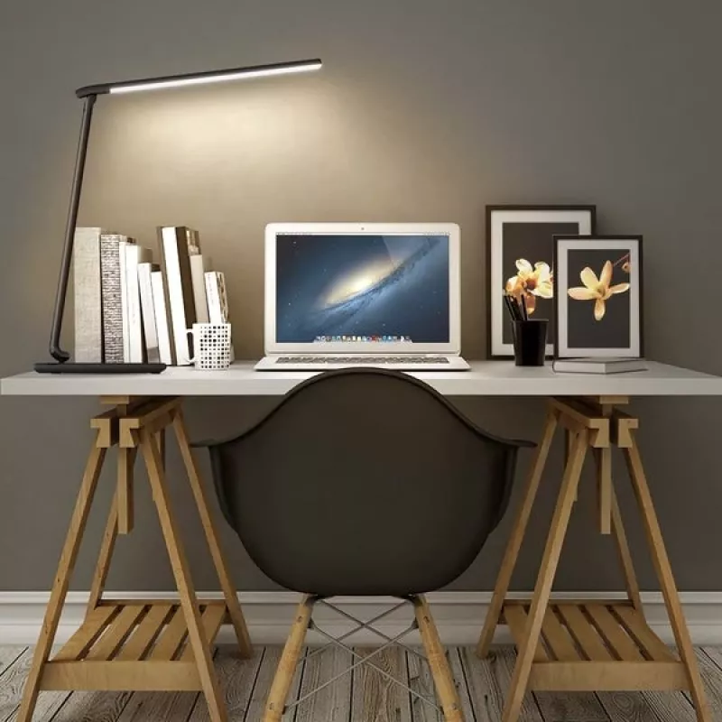 LED-Schreibtischlampe Aukey LT-T10 12W 3000–6500K — einstellbare Farbtemperatur, schwarz