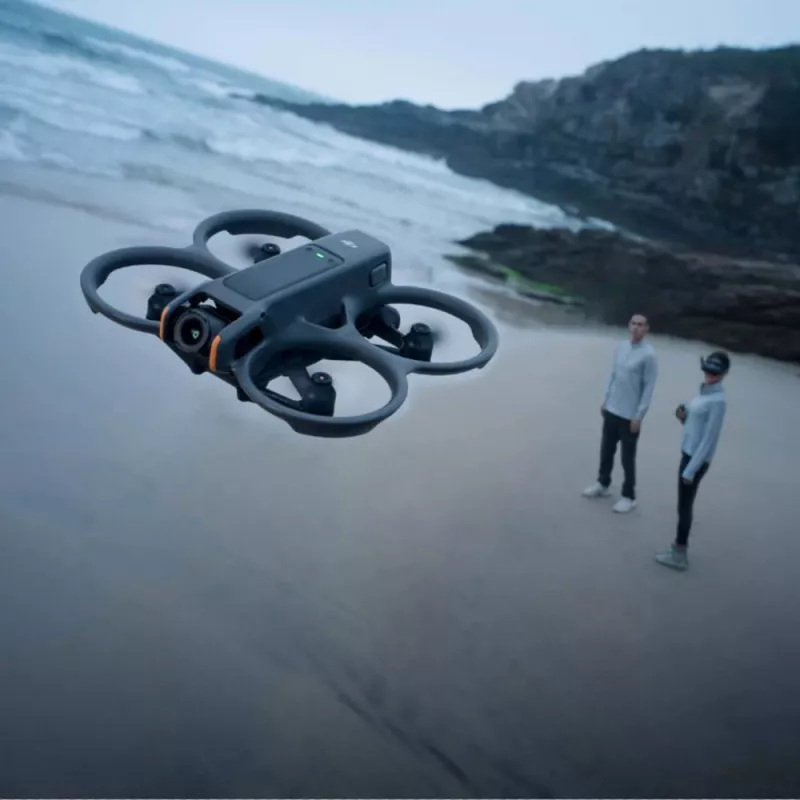 DJI Avata 2 Fly More Combo 1 Akku 4 Rotoren 12 MP 3840 x 2880 Pixel Schwarz