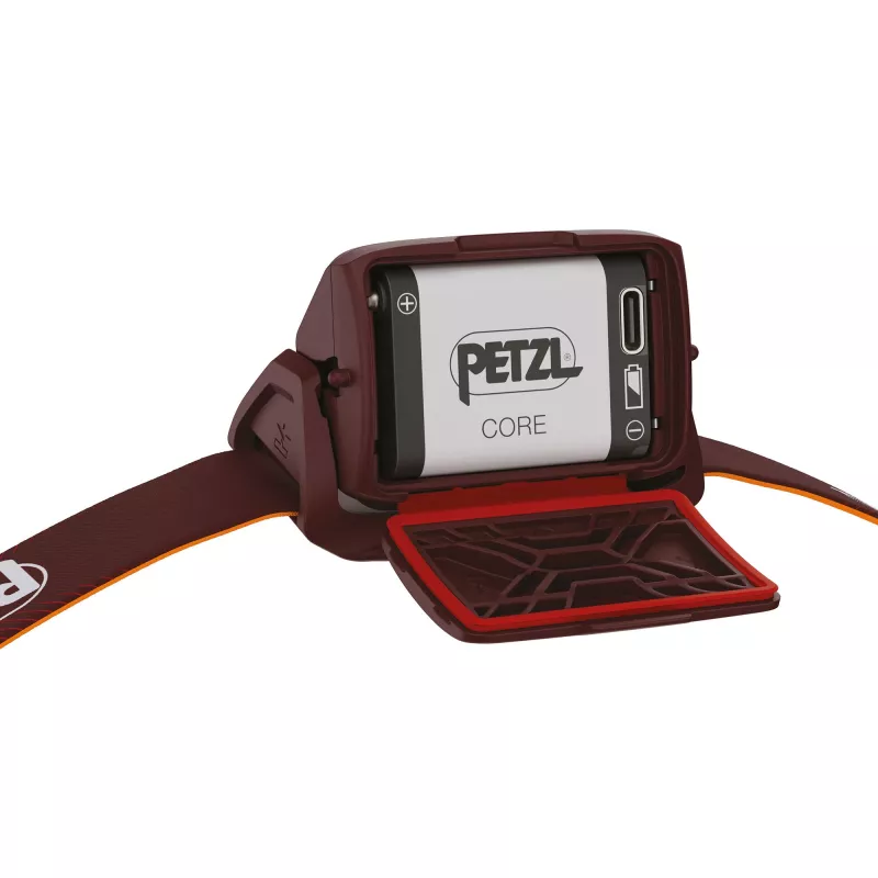 Stirnlampe Petzl Actik Core — LED, 100 lm, integrierter 1250 mAh USB-Akku, IPX4, rot