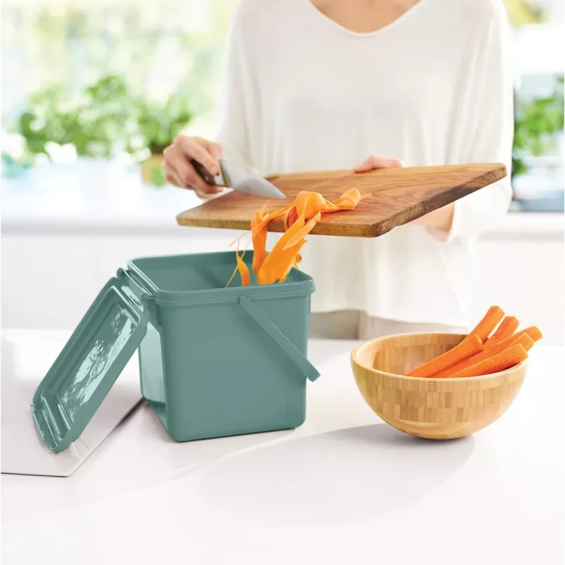 Mülltrennbehälter rotho Grün 4,5 l – kompakter Technopolymer-Recyclingbehälter mit Aufhängeloch