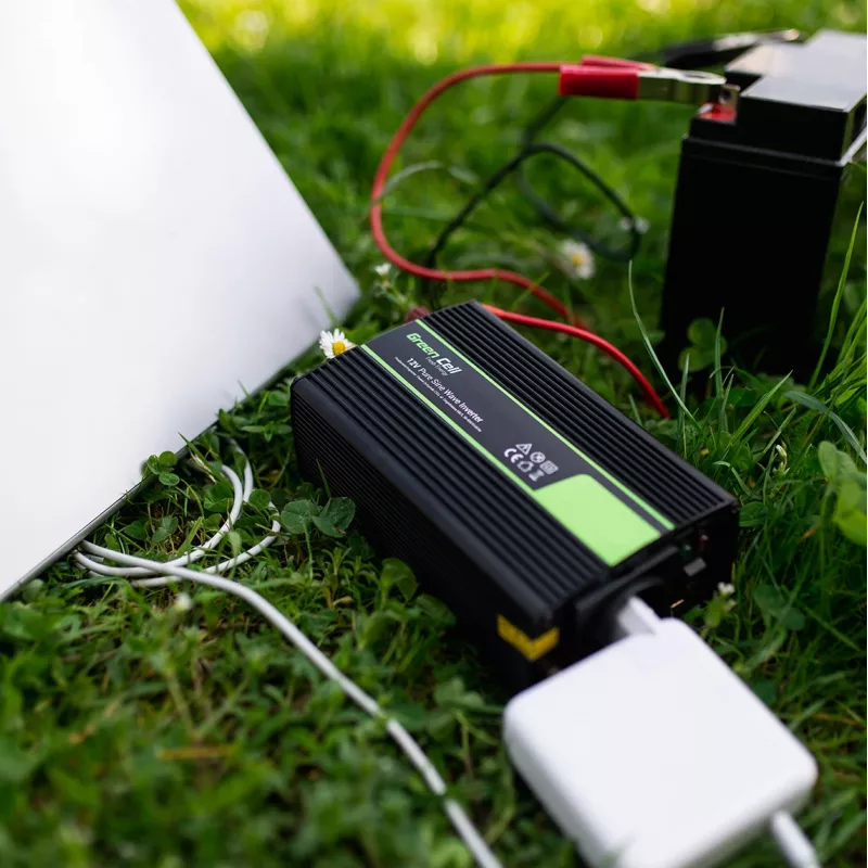 Wechselrichter Grün Cell INV10 2000 W, 12 V DC auf 230 V AC, Typ-C-Ausgang, 50 Hz, schwarz