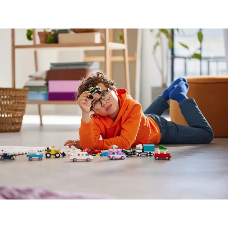 LEGO Classic Kreative Fahrzeuge Buntes Modellauto-Set mit Polizeiauto-Spielzeug & 11023 Klassische grüne Grundplatte Quadrat 32x32 Noppen Baugras
