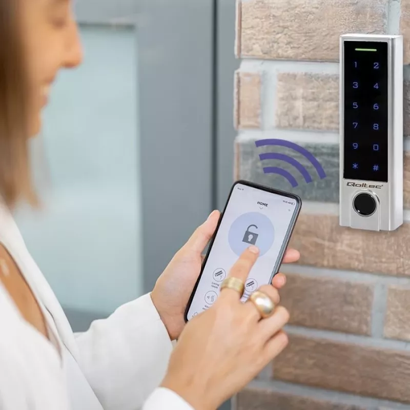 Qoltec 52448 Codeschloss TITAN mit Fingerabdruckleser | RFID | BT 4.0 |Code | Karte | Schlüsselanhänger | Türklingel| IP68 | EM