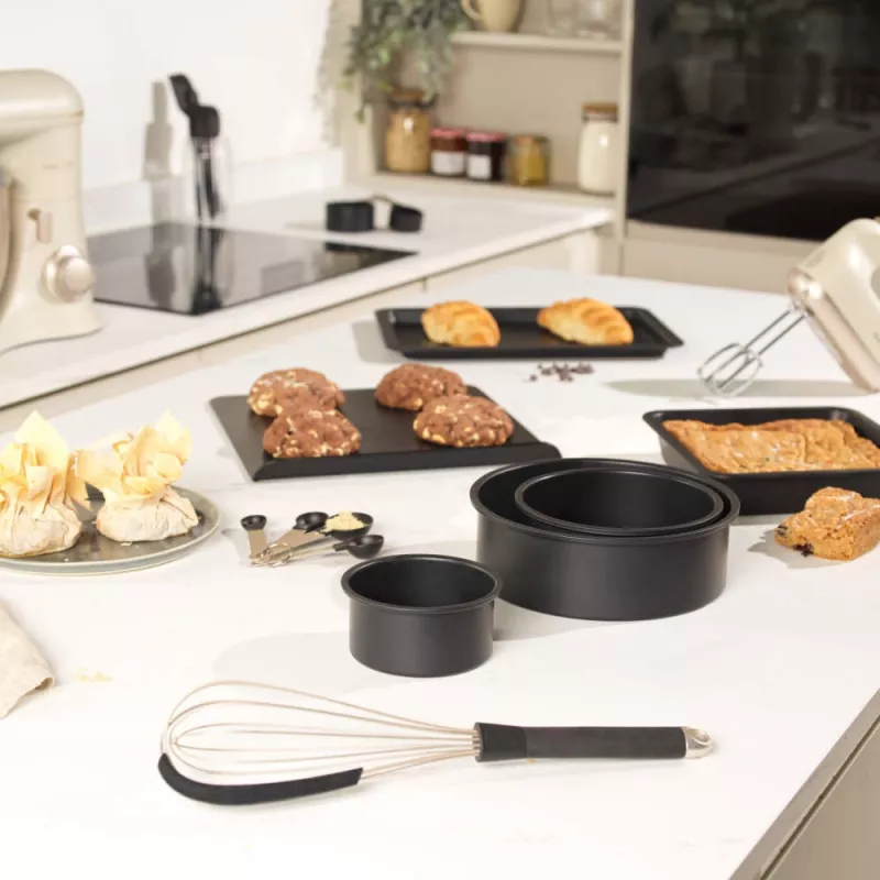Kuchenform-Set Salter BW125511EU7 3-teiliges antihaftbeschichtetes Backgeschirr, runde und quadratische Formen