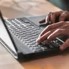 Laptop HP Victus 15-fb3040nw — 15,6 Zoll FHD 144Hz, AMD Ryzen 7 7445HS, 16GB DDR4 3200MHz, 512GB SSD, NVIDIA GeForce RTX 4050 6GB, FreeDOS, Tastatur Englisch