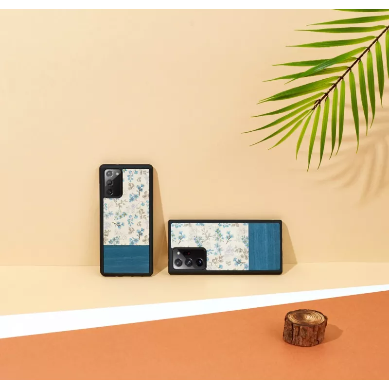 Handyhülle Man and Wood Galaxy Note 20 — blaue Blume auf Schwarz