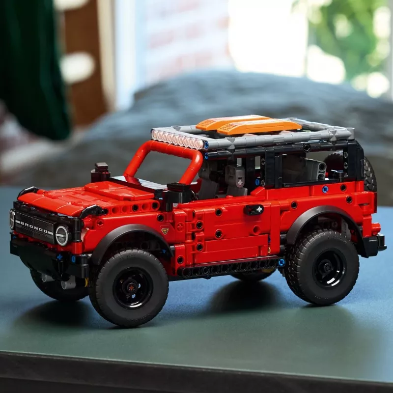 LEGO Technic Konstruktionsset Ford Bronco Off‑Roader 4x4 Modell 42213 — 943 Teile, Alter 9+