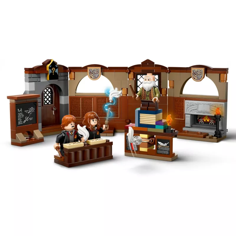 Bauset LEGO Harry Potter Hogwarts Castle Charms Class 76442 – 204 Teile, 3 Minifiguren, für Kinder ab 8 Jahren