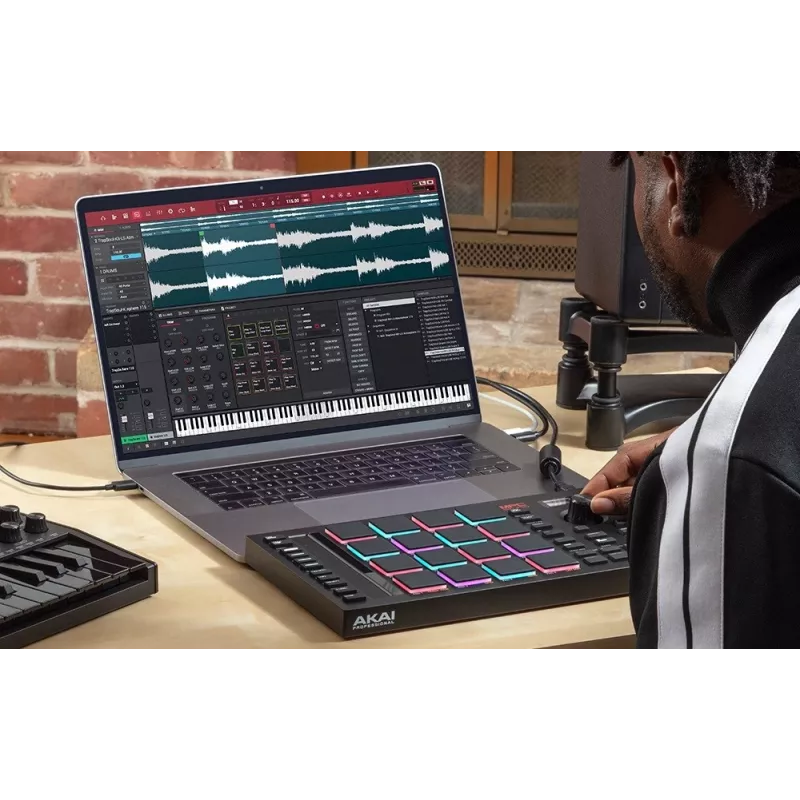 MIDI Studio Controller AKAI MPC Studio MK2 mit 16 Pads, LCD, RGB-Hintergrundbeleuchtung, USB-MIDI, 305 mm Breite