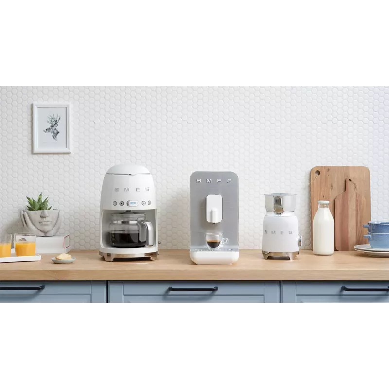 Drip coffee maker Smeg 1.4L DCF02WHEU White