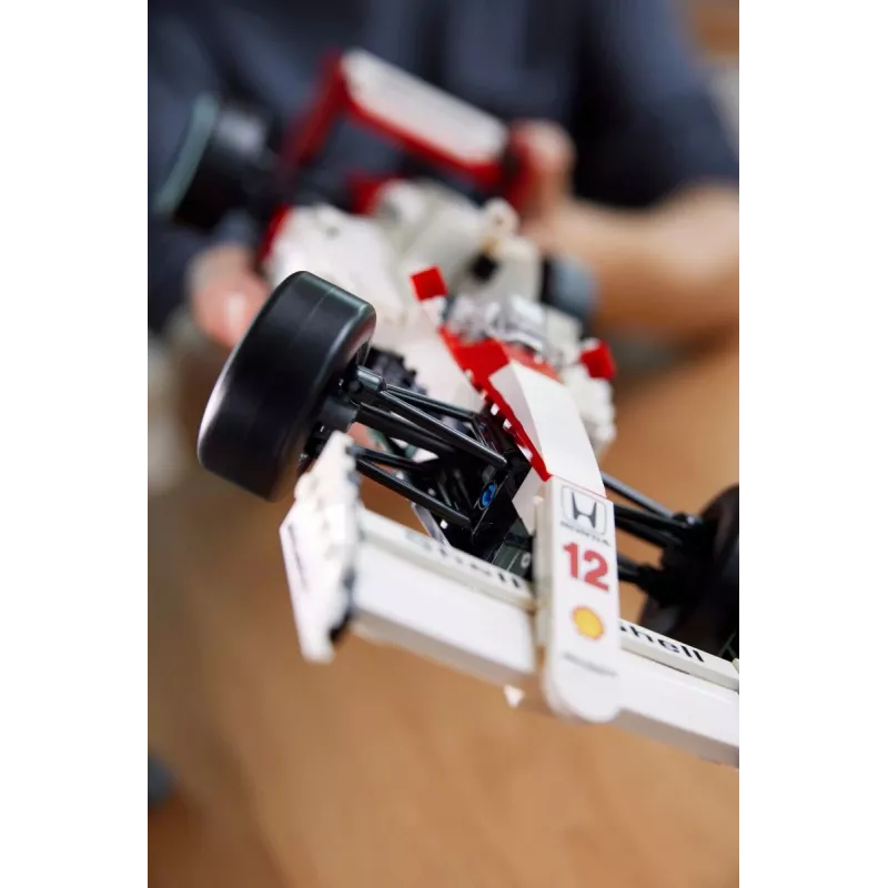 LEGO Set McLaren MP4/4 Ayrton Senna 10330 — LEGO ICONS Modell im Maßstab