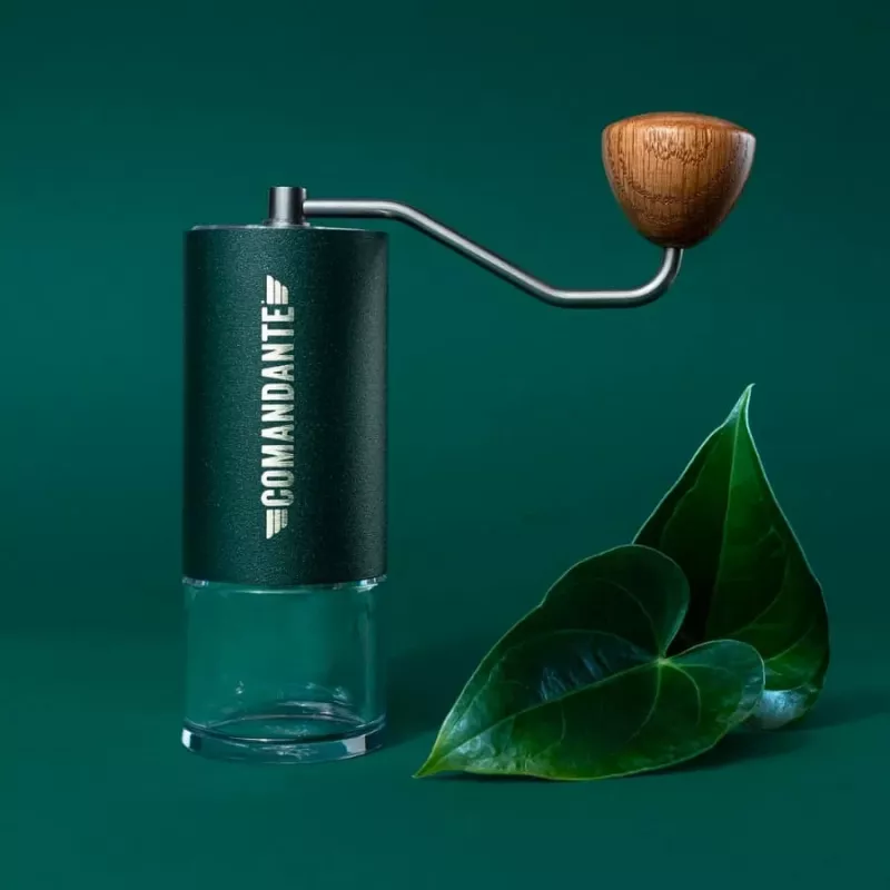 Manuelle Kaffeemühle COMANDANTE C40 MK4 Nitro-Blade Racing Grün — einstellbare Mahlgrade, 160 mm, 740 g