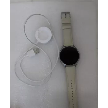 AUSVERKAUFT. Xiaomi Watch 2 Titan Graues Gehäuse mit weißem Lederarmband | AUSVERKAUFT. Xiaomi Watch 2 Titan | Smartwatch | GPS (Satellit) | AMOLED | 1,43 Zoll | GEBRAUCHT, KRATZER AUF DEM DISPLAY