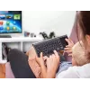 Tracer EXpert RF ist eine ergonomische Full-Size-Funktastatur mit QWERTY-Layout, Membran-Tastenschaltern und einem schlanken schwarz-grauen Design. Konzipiert für den Einsatz zu Hause und im Büro, kombiniert sie ein integriertes Touchpad und Multimedia-Tasten mit einer 2,4-GHz-Funkverbindung, um eine kompakte Eingabelösung für Fernseher, Konsolen, Notebooks und klassische PCs zu bieten.