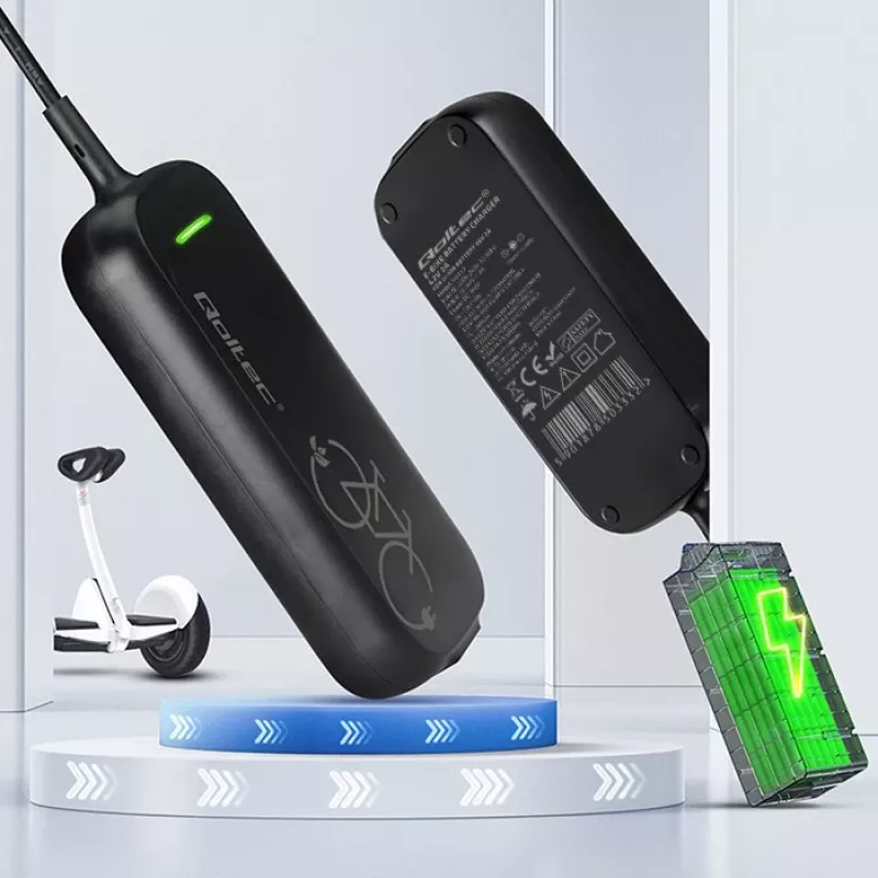 Qoltec Schnellladegerät für 36V Elektroroller und E-Bike | 42V | 2A | 5,5*2,5 | wasserdicht + Netzkabel