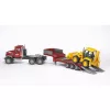 Spielzeug-Sattelzug mit JCB 4CX Zubehör, BRUDER, Modell BR-02813, ABS-Konstruktion, mehrfarbig