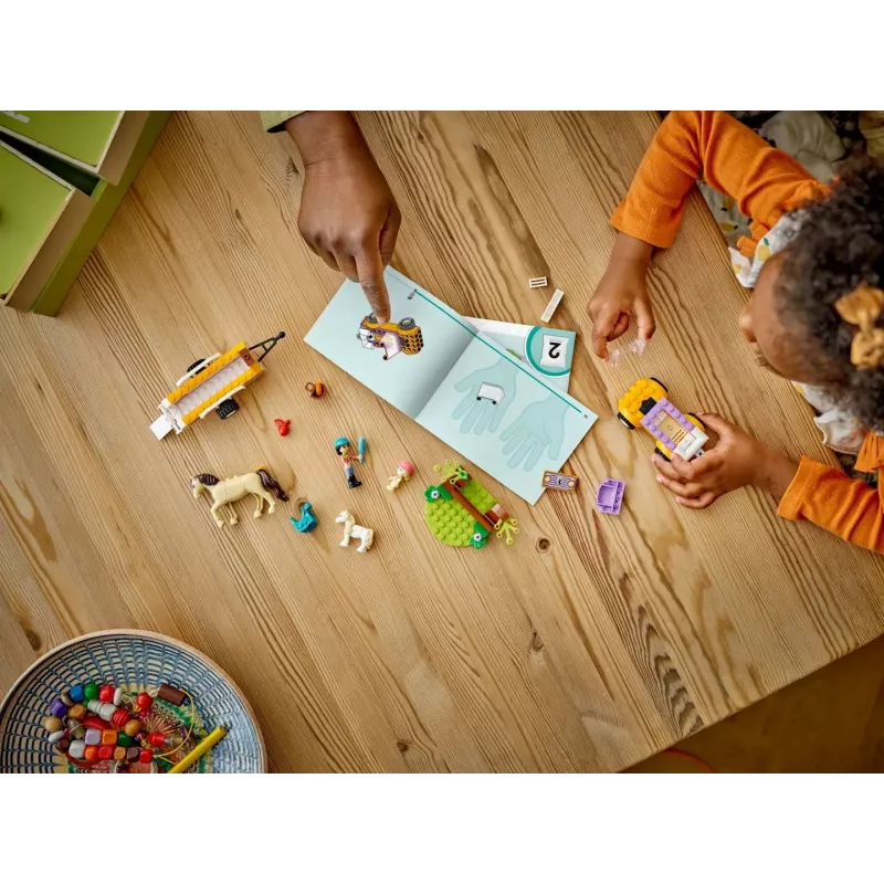 LEGO Friends Pferde- und Ponyanhänger-Tierspielzeug-Set 42634