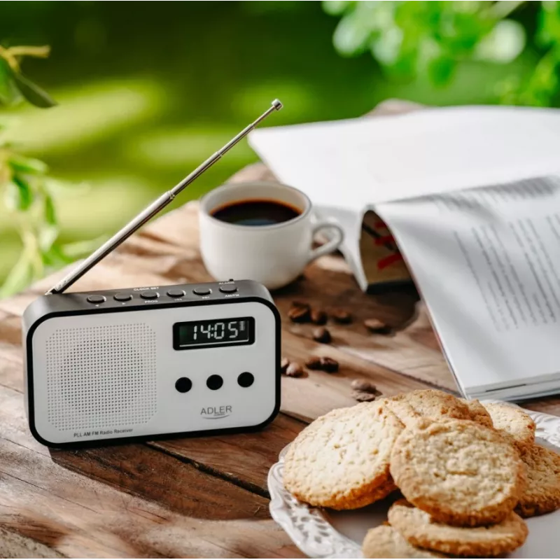Tragbares Digitalradio Adler AD 1907 — UKW/MW, digitaler Tuner, Wecker, USB-C, 600 mAh Akku, LCD, 20 Senderspeicher, Teleskopantenne