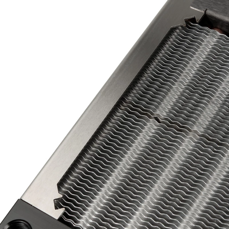 Radiatorblock Aqua-Computer 33701 — Aluminium/Kupfer/Edelstahl, 160×140×40 mm, Silber