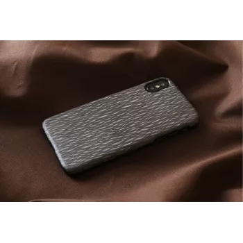 Handyhülle man and wood für iPhone X/XS — schwarze Carbalho-Hülle
