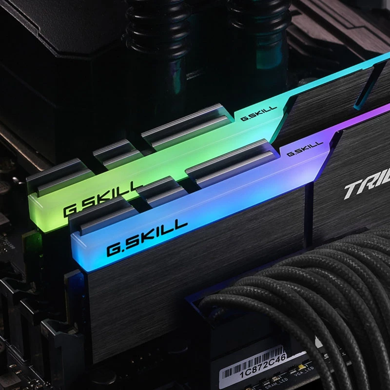 Desktop-RAM-Modul G.SKILL DDR4 16 GB (2x8 GB) 3200 MHz, 288-Pin-DIMM, 1,35 V, Kühlkörper, RGB, Dual-Channel