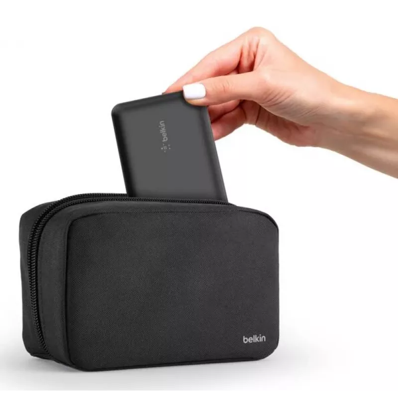 Belkin BoostCharge - Powerbank + AC-Netzteil - 10000 mAh - PD - 3 Ausgangsanschlüsse (24 Pin USB-C, 2 x USB)