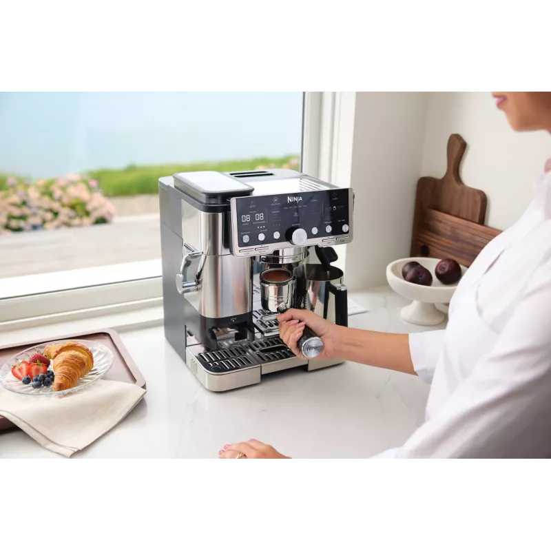 Espressomaschine Ninja ES701EU – halbautomatischer Kaffee/Espresso, integrierte Mühle, 2 l Wassertank, 1650 W, 25 Mahlgradeinstellungen, Milchbehälter, 14-bar-Pumpe