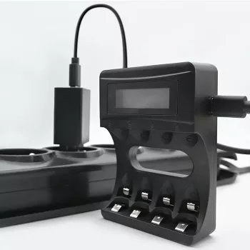 Batterieladegerät QOLTEC 50654 für Ni‑MH R03 (AAA) und R6 (AA) Akkus, 1800 mA