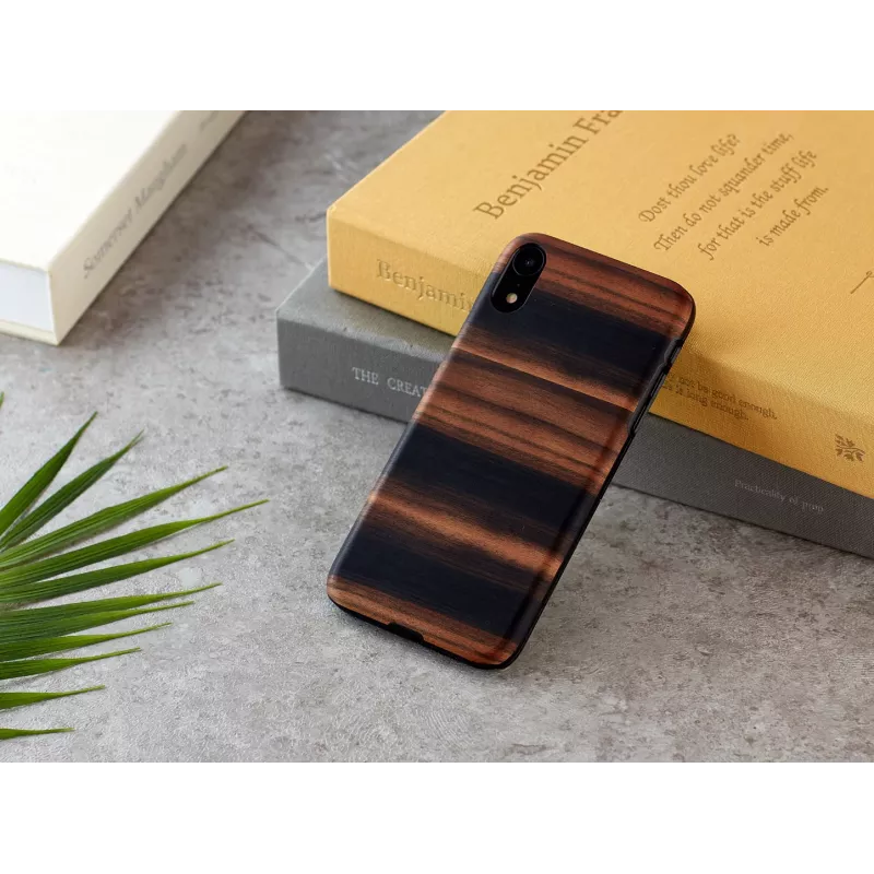 Smartphone-Hülle man and wood für iPhone XR — Ebenholzschwarz, schützende Hartschale
