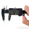 iFixit Digitaler Messschieber mit blauem LCD-Display
