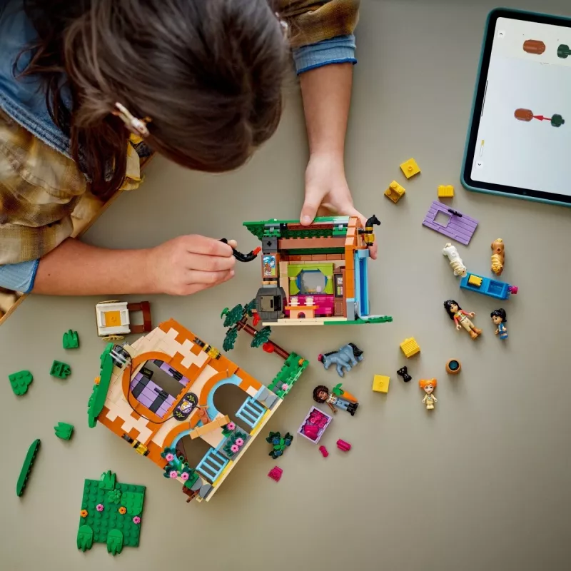 LEGO Friends Musikladen & Wohnung Set 42653 – modulares Spielset für Kinder ab (LEGO Marke)