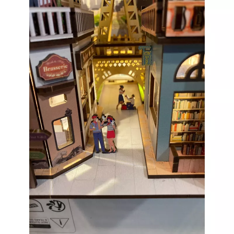 Bastelset REVELL Tiny Adventures „Paris“ — Miniaturmodell aus Papier, kreatives Hobby