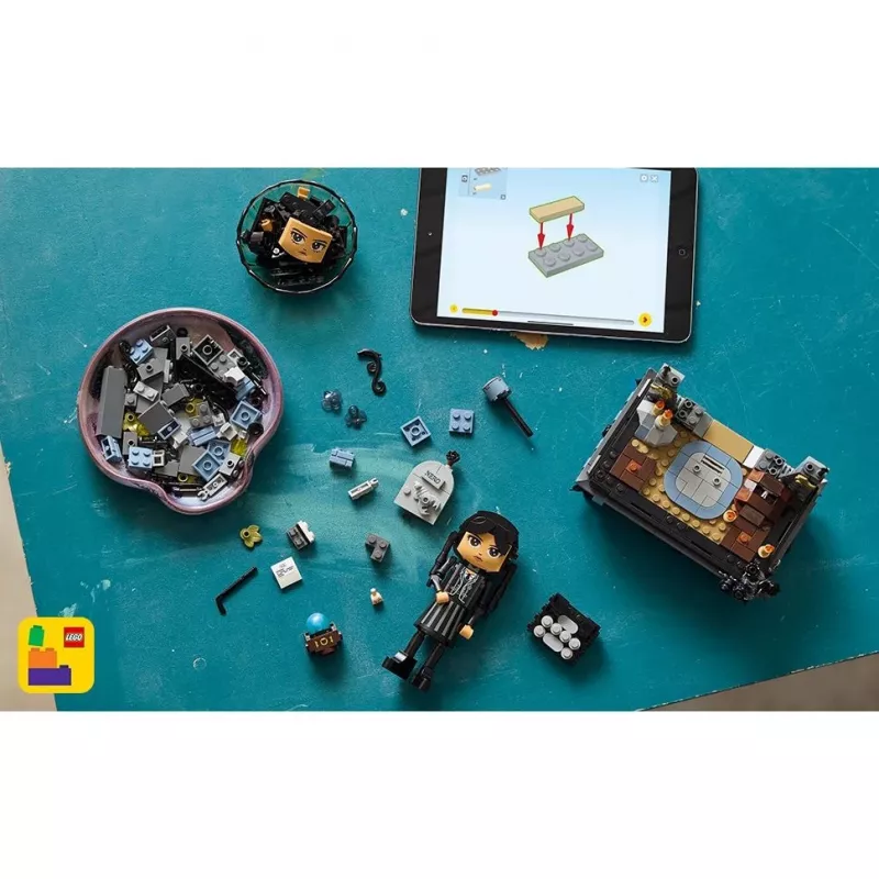 LEGO WEDNESDAY 76780 Wednesday Addams Figur