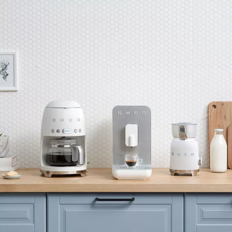Drip coffee maker Smeg 1.4L DCF02WHEU White