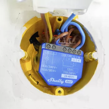 Smart Switch Shelly 1 Gen4 — kabellos 240 V AC, Wi‑Fi 2.4 GHz, Bluetooth 5.0, ZigBee, Kunststoffgehäuse 42×16×37 mm