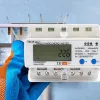 Dreiphasen-Energiezähler QOLTEC 50883 Wi‑Fi 400V mit LCD-Anzeige