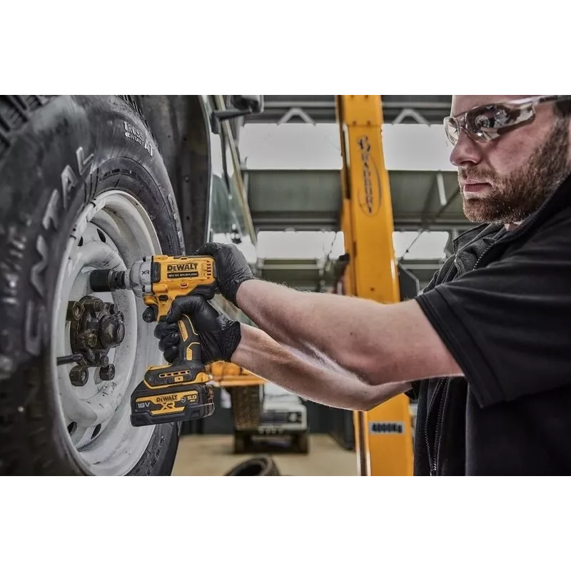 Schlagschrauber DeWALT DCF891P2T-QW, bürstenlos, 18V 5,0Ah, 1/2 Zoll Aufnahme, 812 Nm Drehmoment, 2000 U/min, 2 Akkus, Ladegerät, Koffer