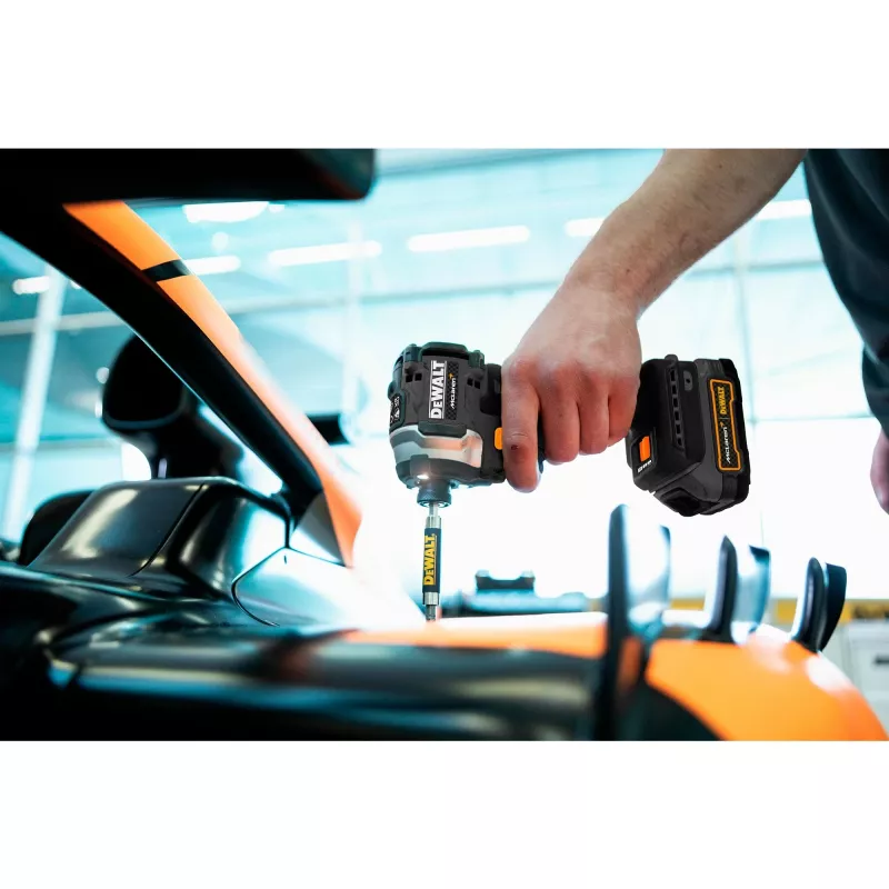Akku-Schlagschrauber DCF85ME2GT, 18 Volt, 1/4 inch, im McLaren-Design Grau/Schwarz, 2x POWERSTACK Li-Ion-Akku 1,7 Ah, im T STAK Koffer