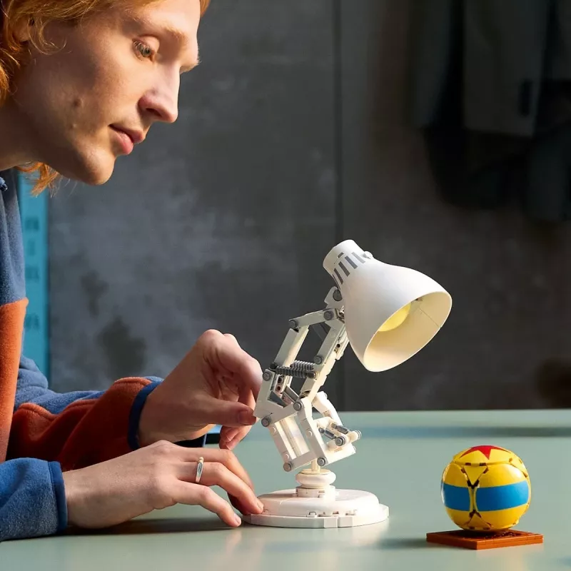 Konstruktionsspielzeug LEGO Ideas Modell 21357 — Luxo Jr., 613 Teile, 290×140×110 mm
