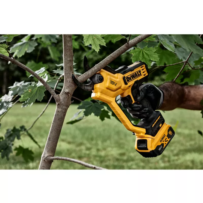 Astschere DeWALT DCMPP568N-XJ batteriebetriebene Gartenschere, max. Schnitt Ø 3,8 cm, LED-Licht, 1,34 kg