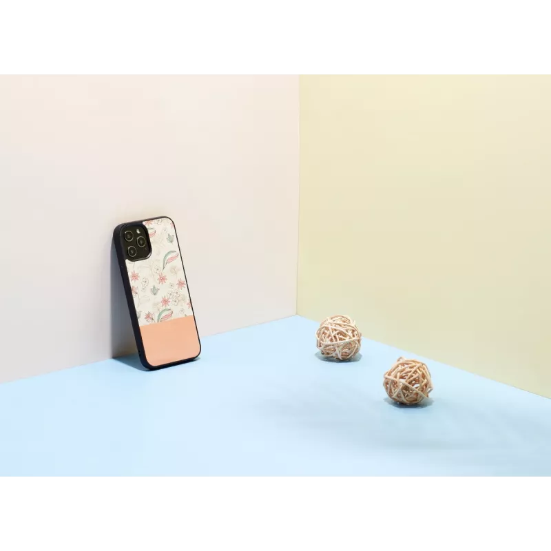 Schutzhülle Man and Wood für iPhone 12 / 12 Pro – rosa Blume auf Schwarz