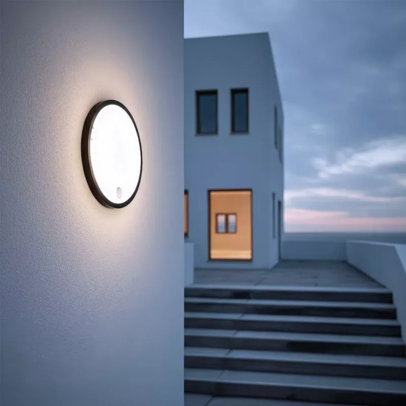 LED-Lampe mit PIR-Sensor MACLEAN MCE525 B – Außenwandleuchte, bewegungsaktivierte LED