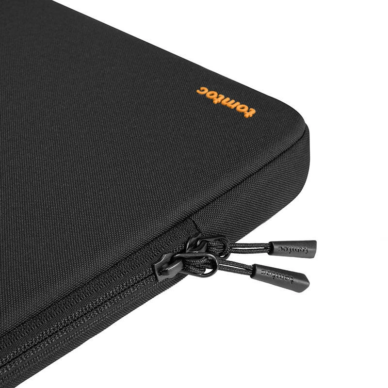 Laptop-Hülle Tomtoc A13C2D1 für MacBook – schwarz, leicht, robuste Schutzhülle