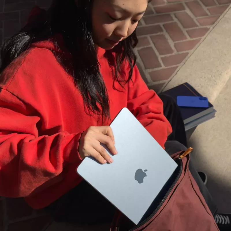 Apple MacBook Air 13 Zoll : M4 Chip mit 10-Core CPU und 10-Core GPU, 24 GB, 512 GB SSD – Starlight