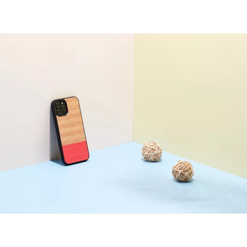 Handyhülle man and wood für iPhone 12 / 12 Pro – Fischgrät Azalea Schwarz