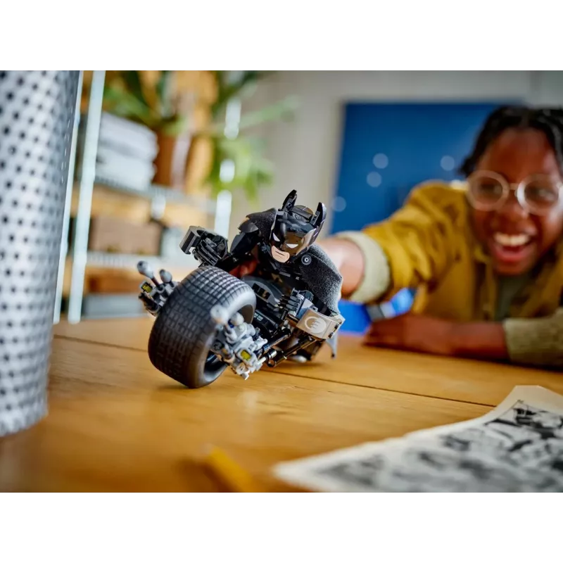 LEGO® DC Batman™: Betmenos konstruierbare Figur und Motorrad 76273