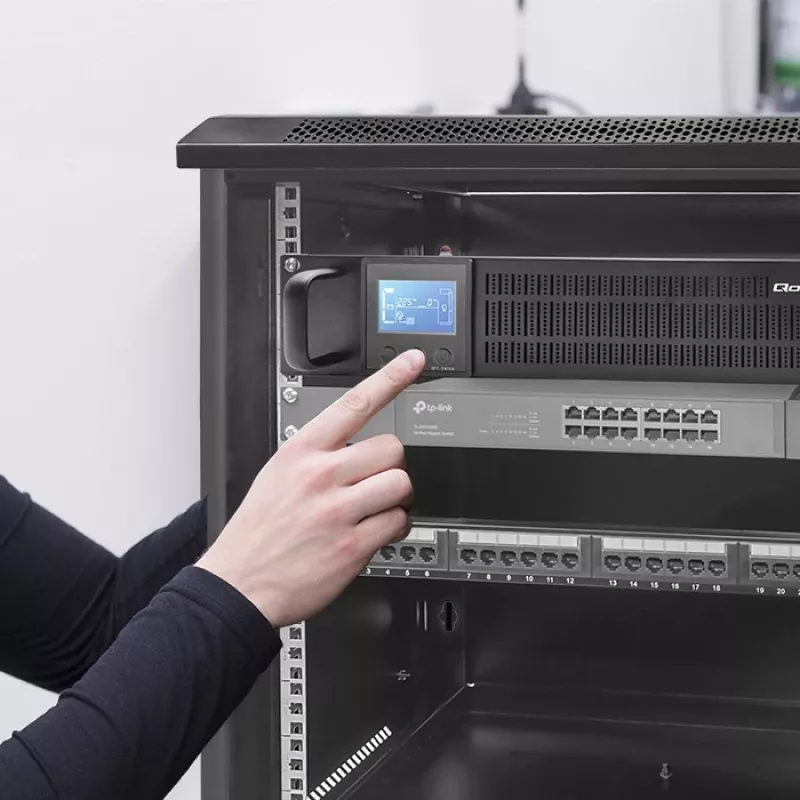 UPS QOLTEC 53946 Line-Interactive 2 kVA USV