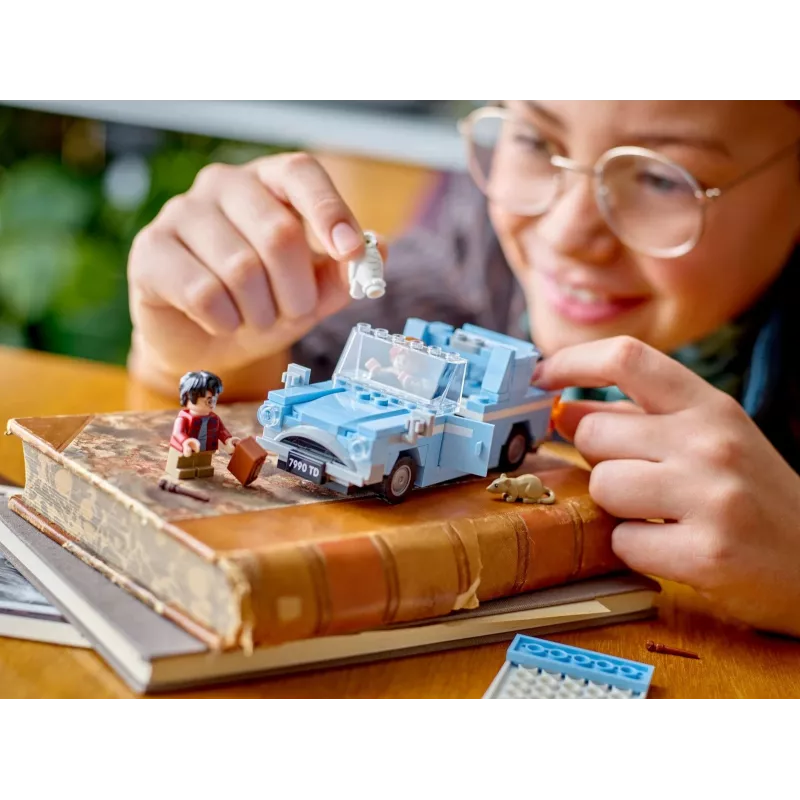 LEGO Harry Potter Fliegender Ford Anglia Auto-Spielzeug für Kinder ab 7 Jahren, Jungen und Mädchen, baubares Modell mit Ron Weasley Minifigur und Hedwig