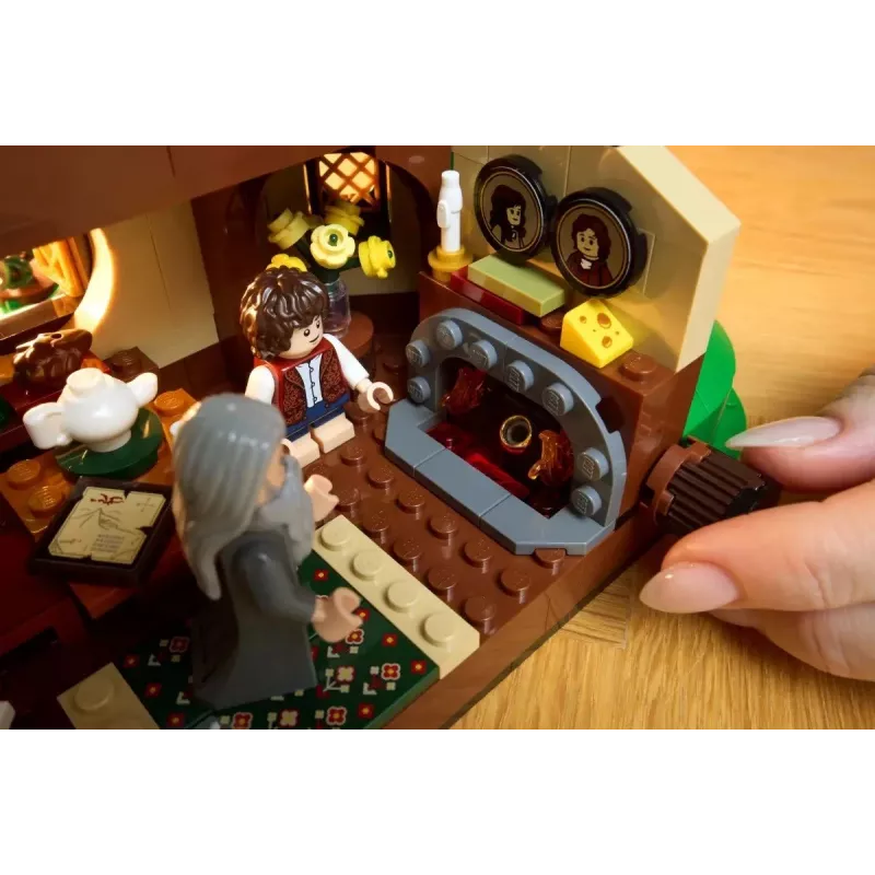 LEGO ICONS 10354 Der Herr der Ringe: Das Auenland